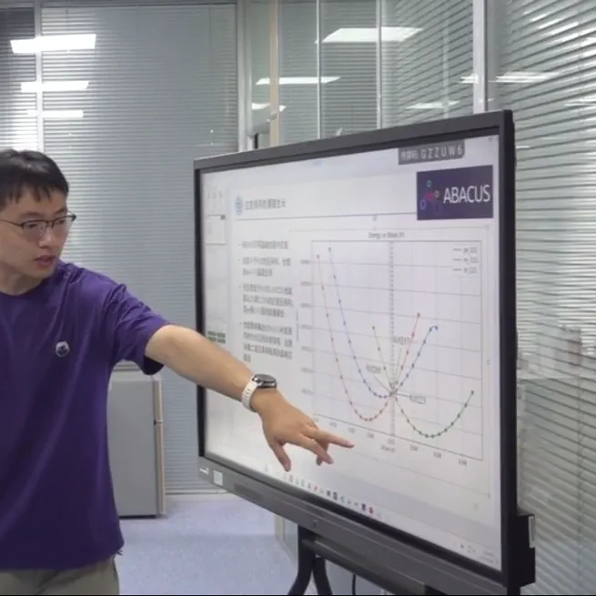 Interviewed by CHINANEWS.COM